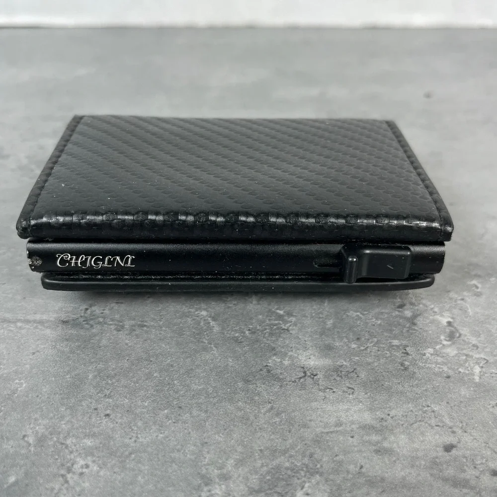CHIGLN Mens Black Carbon Fiber RFID Blocking Wallet with AirTag‎ Holder
